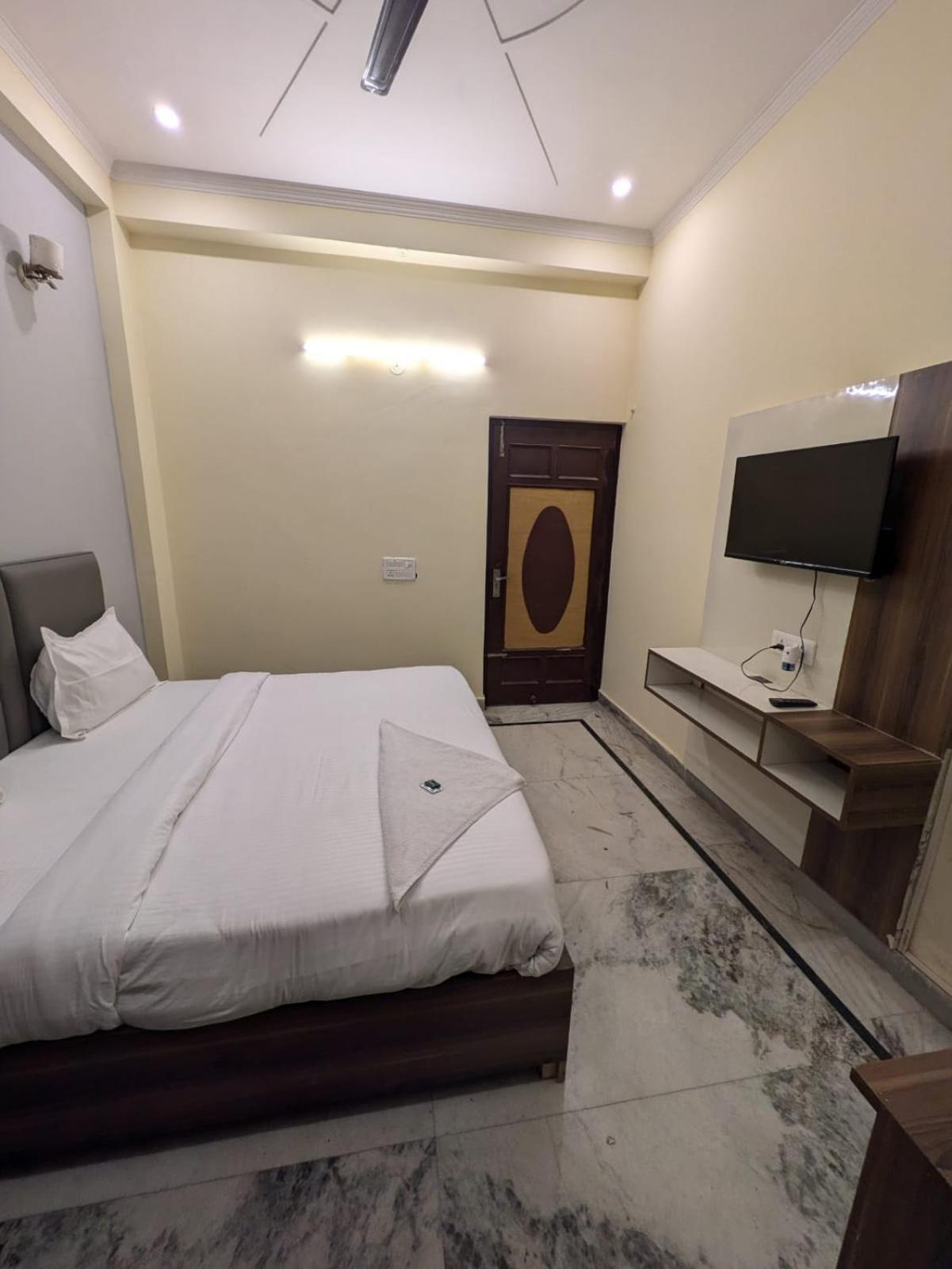 Hotel Vegas Corporate Suites Noida Dış mekan fotoğraf