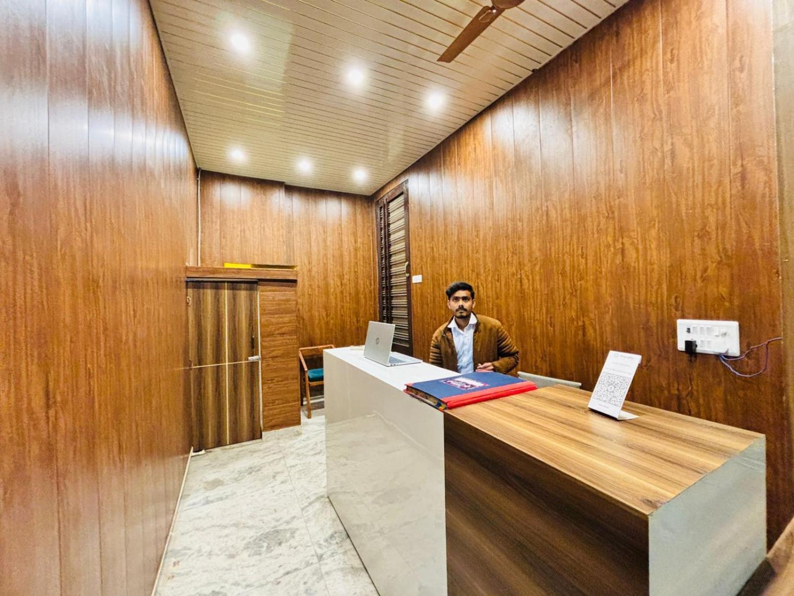 Hotel Vegas Corporate Suites Noida Dış mekan fotoğraf